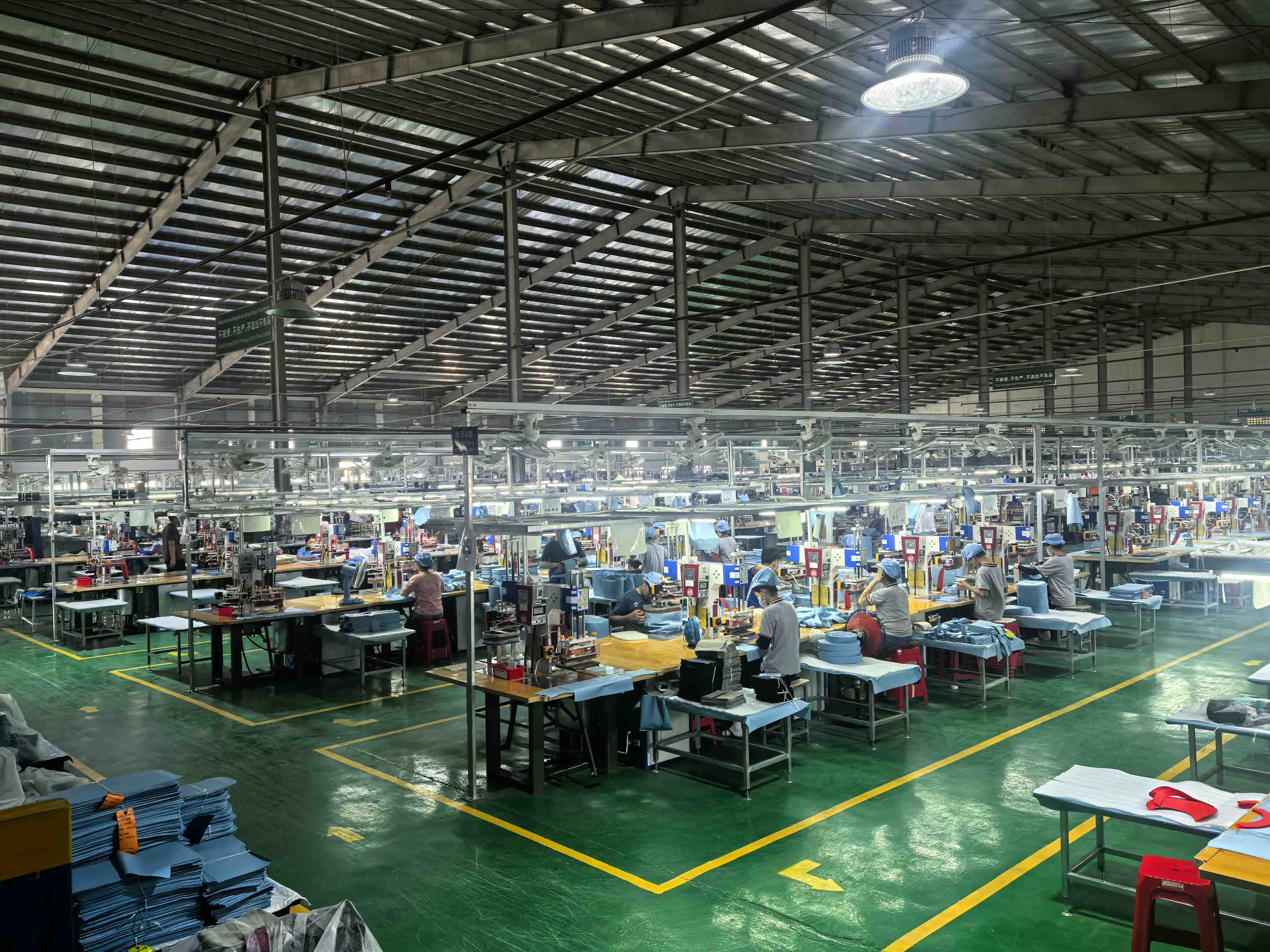 Vietnamin Soft Cooler Factory: Sealockin Ho Chi Minh Cityn tuotantolinja